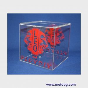 брандирана кутия от плексиглас